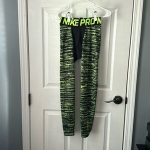 Men’s Nike Pro Hyperwarm compression pants Sz M